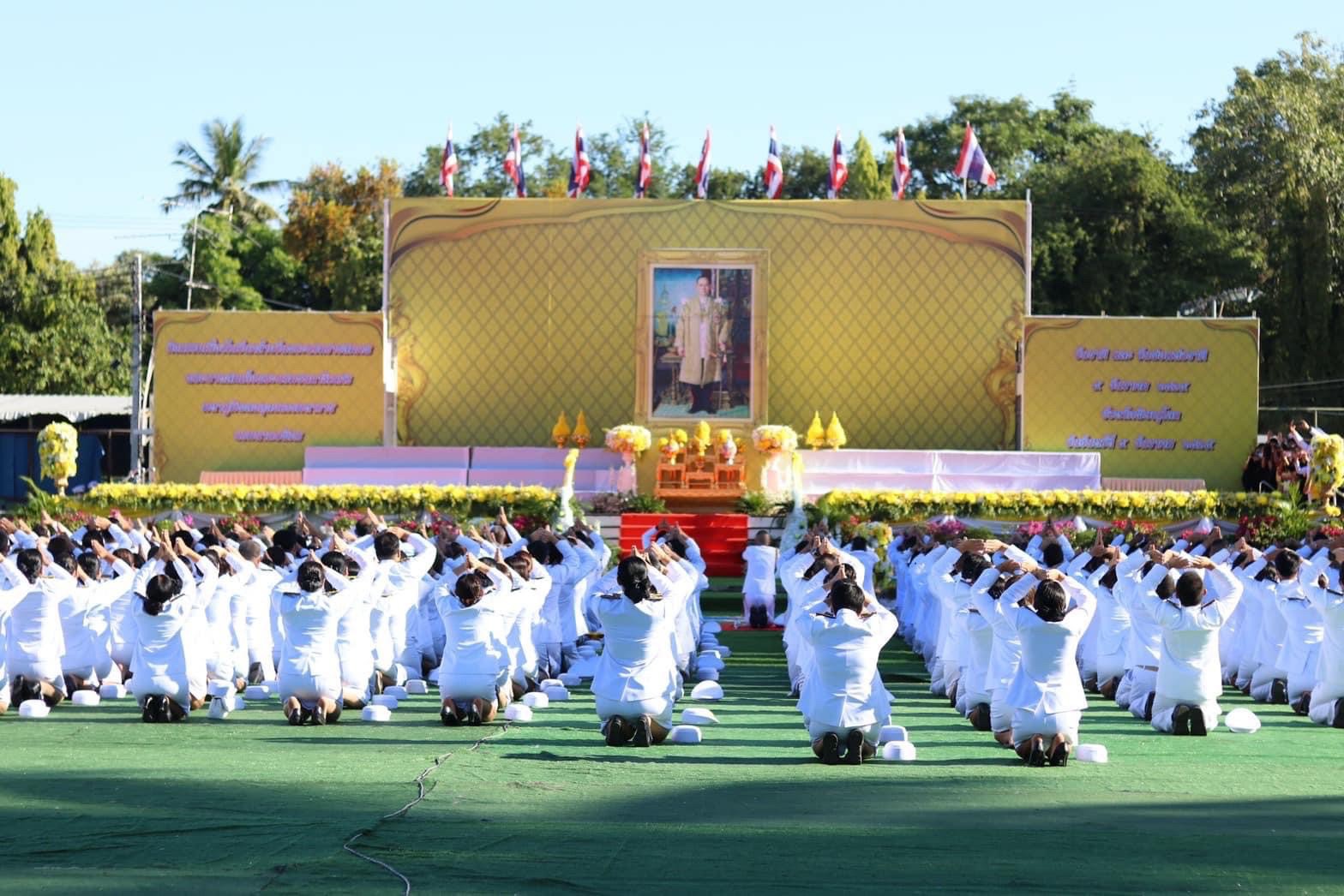 title - วันที่ 5 ธันวาคม 2565 เวลา 07.00 น. นางสาวอมรรัตน์ แขวงโสภา ปฏิรูปที่ดินจังหวัดพิษณุโลก พร้อมเจ้าหน้าที่ ส.ป.ก.พิษณุโลก เข้าร่วมพิธี ณ ศาลากลางจังหวัดพิษณุโลก อำเภอเมือง จังหวัดพิษณุโลก